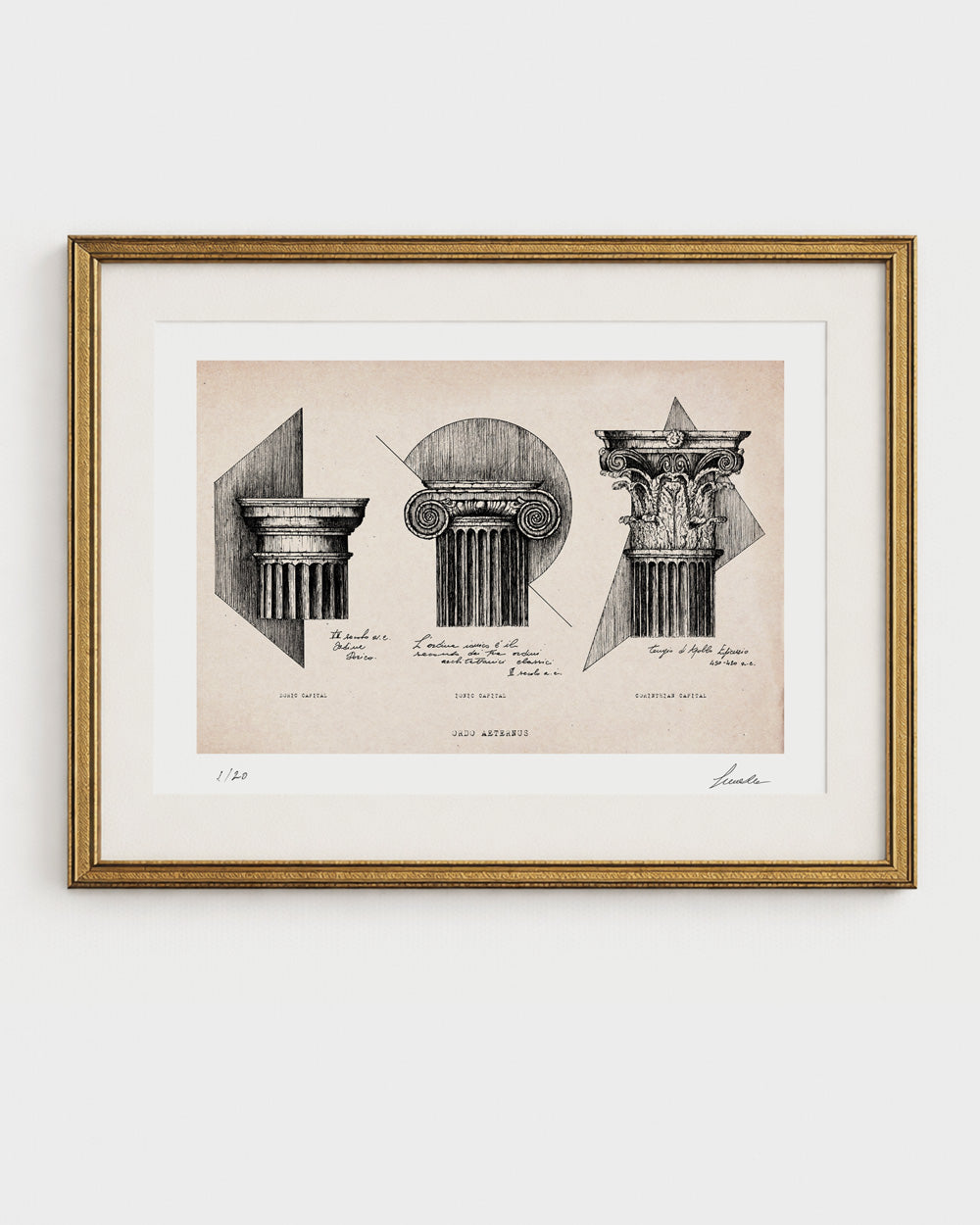 Stampa fine art "Ordo Aeternus" in edizione limitata "Fondo d'Archivio" su carta cotone avoriata. L'opera è numerata 1/20, firmata a mano da Lorenzo Caia e presentata in una cornice dorata anticata con passepartout.