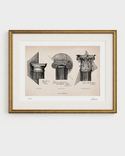 Stampa fine art "Ordo Aeternus" in edizione limitata "Fondo d'Archivio" su carta cotone avoriata. L'opera è numerata 1/20, firmata a mano da Lorenzo Caia e presentata in una cornice dorata anticata con passepartout.